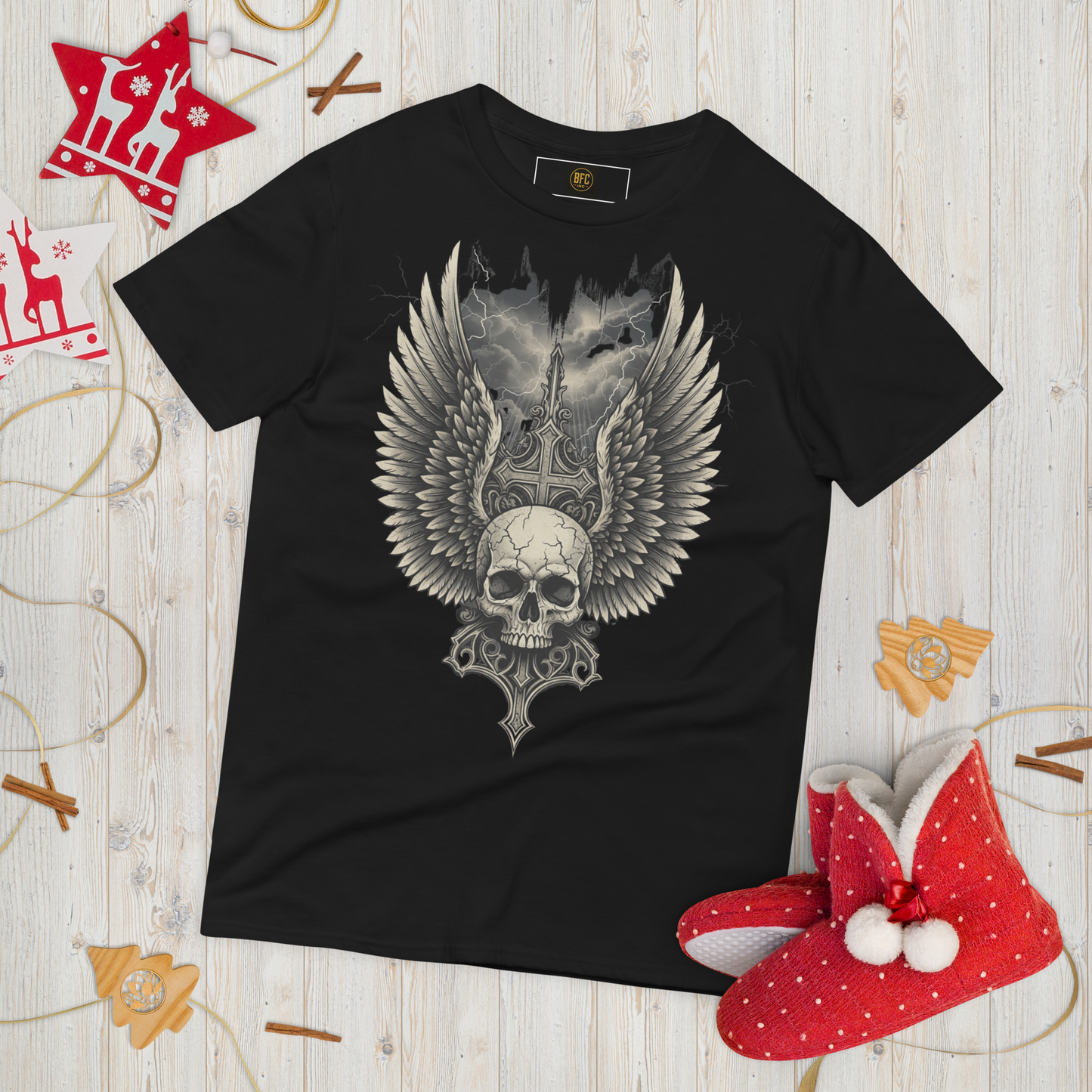 Wings of the Fallen – Thick Cotton Short-Sleeve T-Shirt for Men and Women, Skull and Wings Graphic Tee with Warrior Mindset, Gothic Streetwear for Storm Survivors and Fighter Spirits